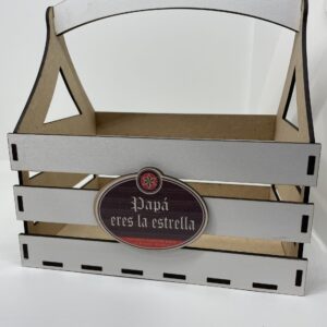 Caja de madera con asa