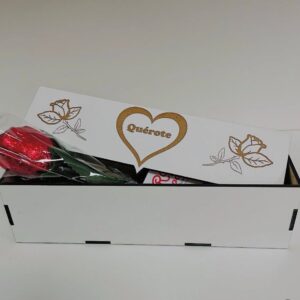 Caja rosa grabada